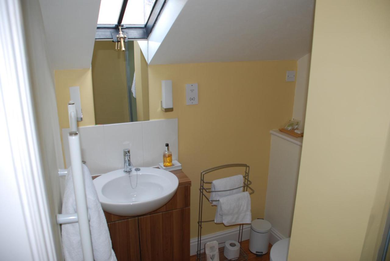 Over Studio Apartment Экстерьер фото